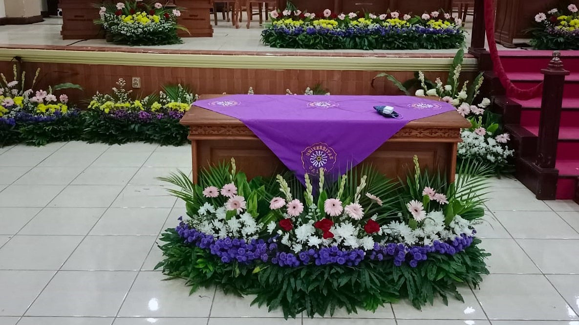 Dekorasi Karangan Bunga Podium di Tasikmalaya