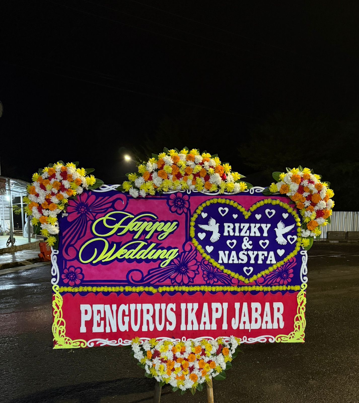 Karangan Bunga Papan Happy Wedding di Tasikmalaya
