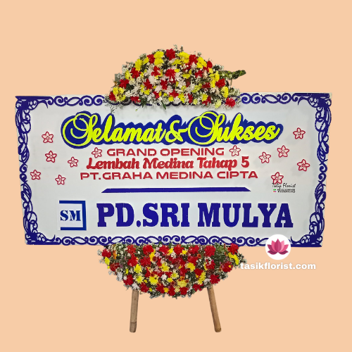 Karangan bunga papan di Lumbir, Jawa Tengah