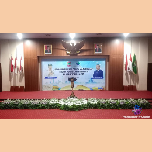 Karangan Bunga Dekorasi Podium